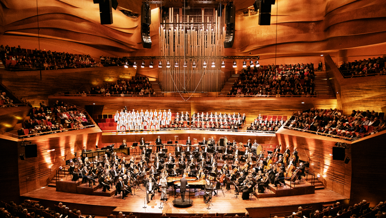 fabio-luisi-conducts-dnso-orff-carmina-burana_d